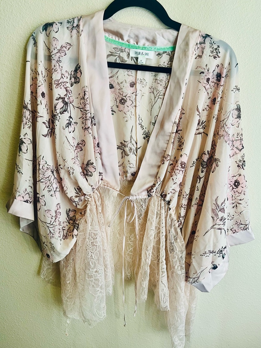 Taylor & Sage Pink Floral Lace-Trim Kimono